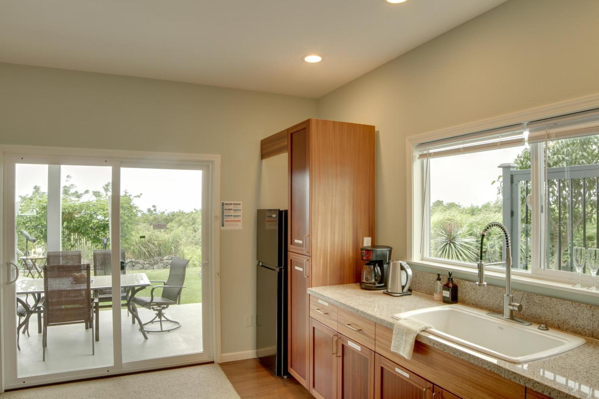 The Aloha Green House Retreat With Ocean Views! Naalehu Buitenkant foto
